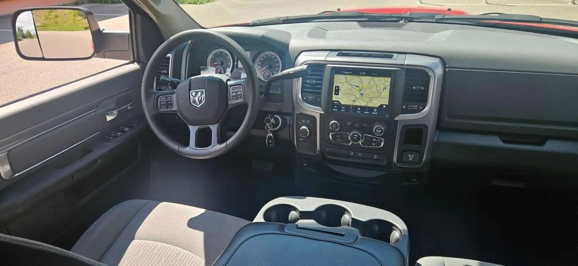 RAM 1500 5.7 V8 4X4 Crew Cab AHK+NAVI+APPLINK