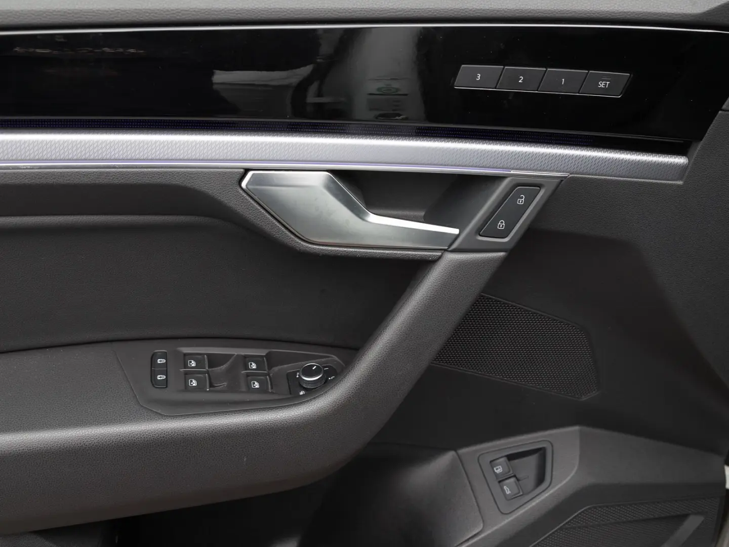 Touareg R LM21 MEMORY AHK PANO ERGO-COMF