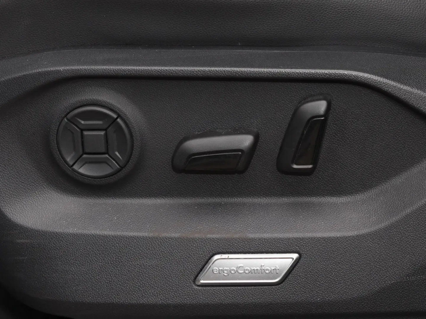 Touareg R LM21 MEMORY AHK PANO ERGO-COMF