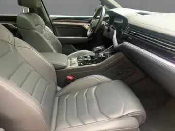 Touareg 3.0 TDI 4M R-LINE MATRIX+AIR+NAVI+Ventil+360
