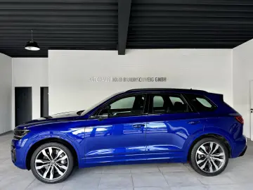 Touareg R 3.0TSI eHybrid*BlackStyle*IQ*Pano*AHK*