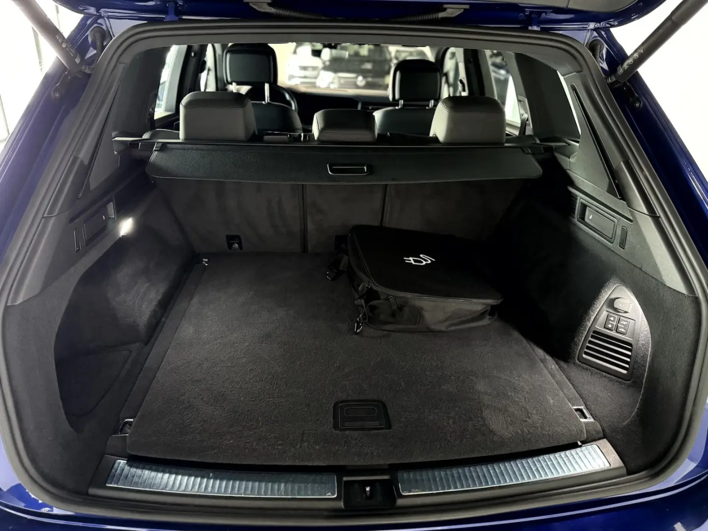 Touareg R 3.0TSI eHybrid*BlackStyle*IQ*Pano*AHK*