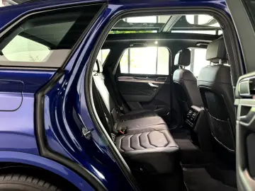 Touareg R 3.0TSI eHybrid*BlackStyle*IQ*Pano*AHK*