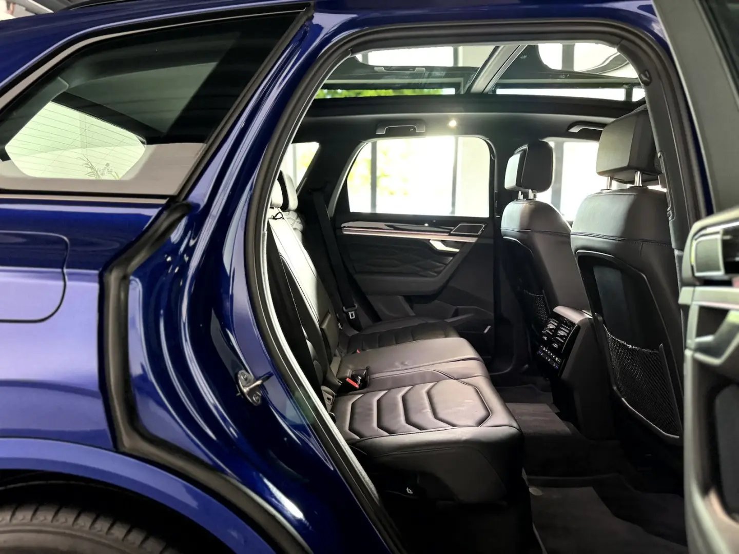 Touareg R 3.0TSI eHybrid*BlackStyle*IQ*Pano*AHK*