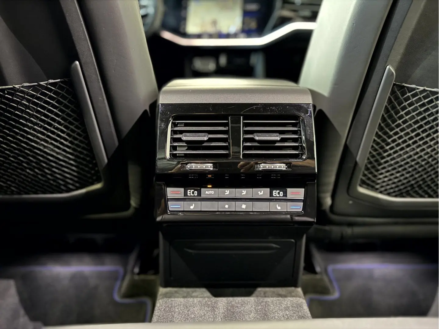 Touareg R 3.0TSI eHybrid*BlackStyle*IQ*Pano*AHK*