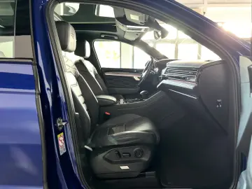 Touareg R 3.0TSI eHybrid*BlackStyle*IQ*Pano*AHK*