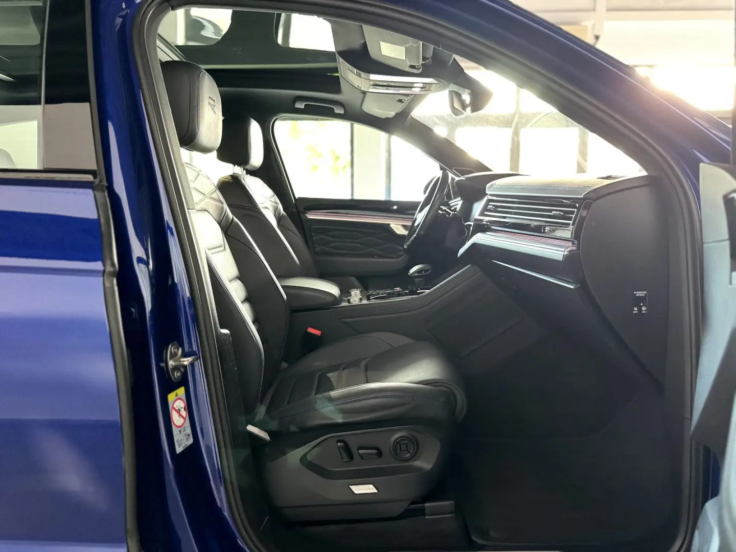 Touareg R 3.0TSI eHybrid*BlackStyle*IQ*Pano*AHK*
