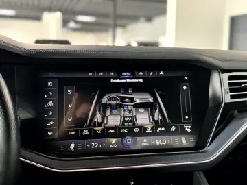 Touareg R 3.0TSI eHybrid*BlackStyle*IQ*Pano*AHK*