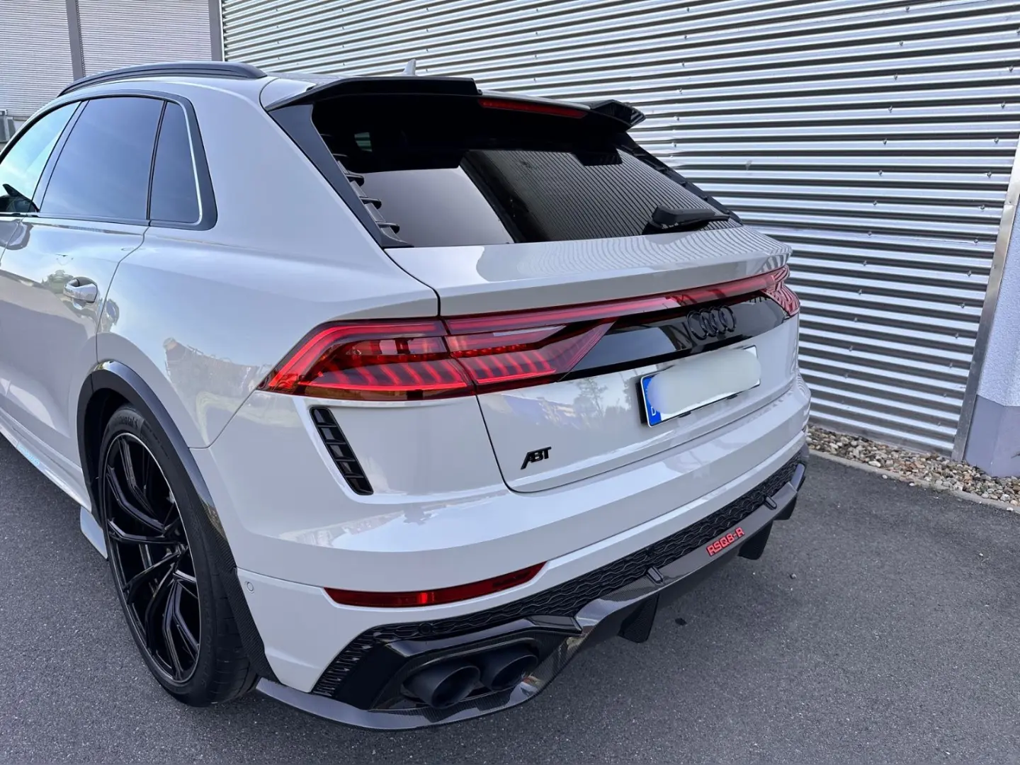 RSQ8 R ABT 740PS 1OF 125 Siambeige