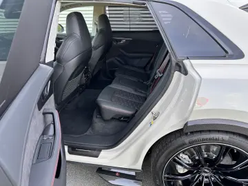 RSQ8 R ABT 740PS 1OF 125 Siambeige