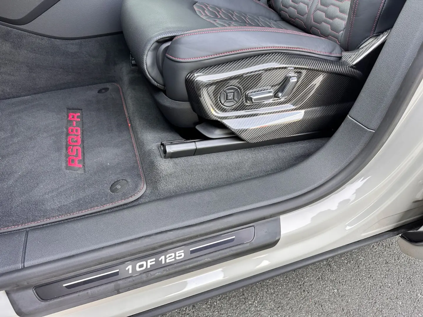 RSQ8 R ABT 740PS 1OF 125 Siambeige