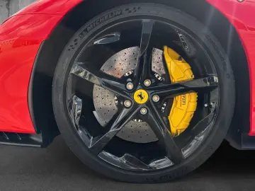 SF90 Spider*belüftete Sitze*Nackenhzg*Lift*JBL*