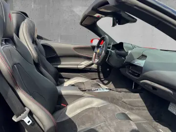 SF90 Spider*belüftete Sitze*Nackenhzg*Lift*JBL*