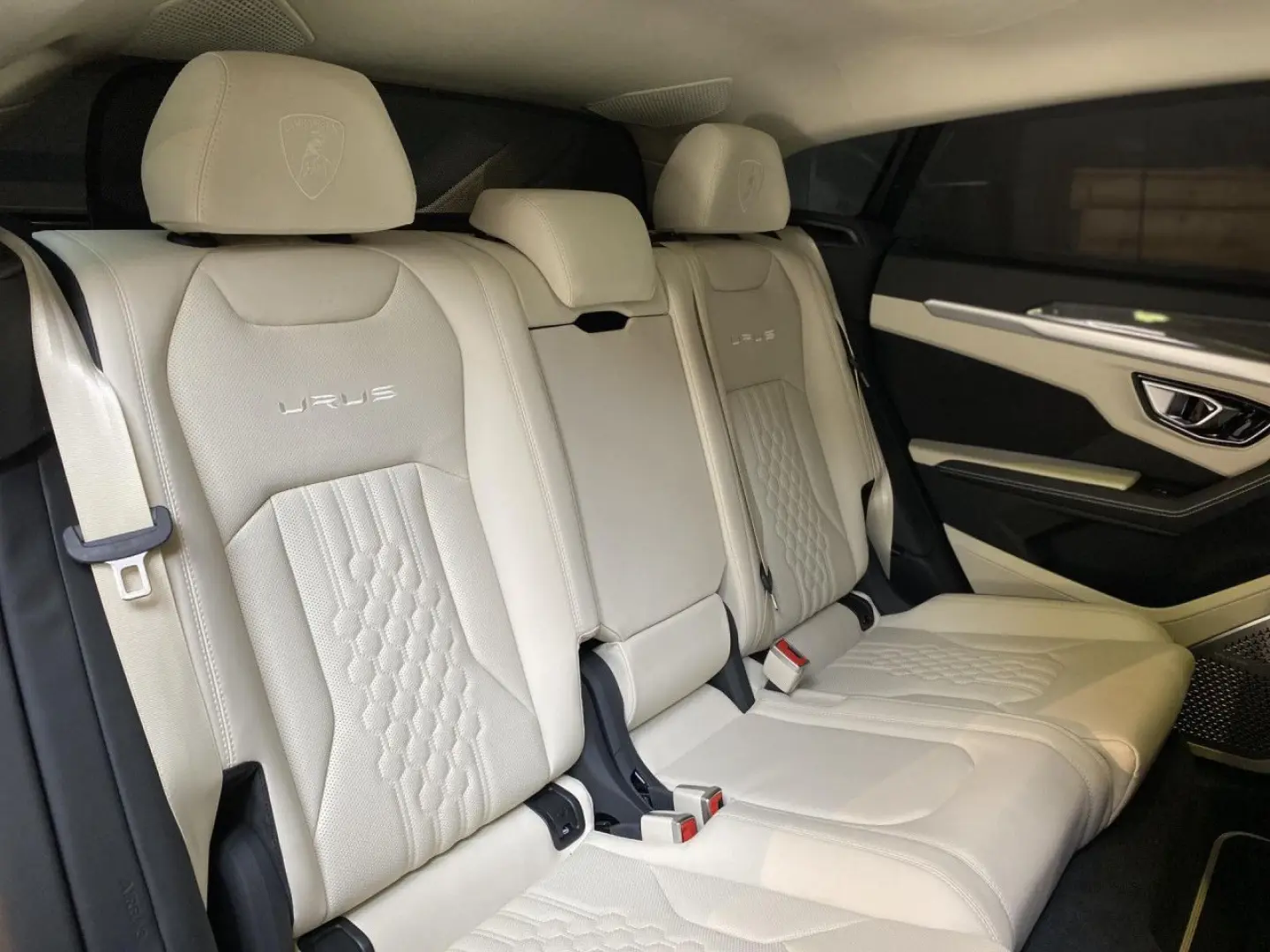 Urus S VollCarbon Pano. BangOlufsen
