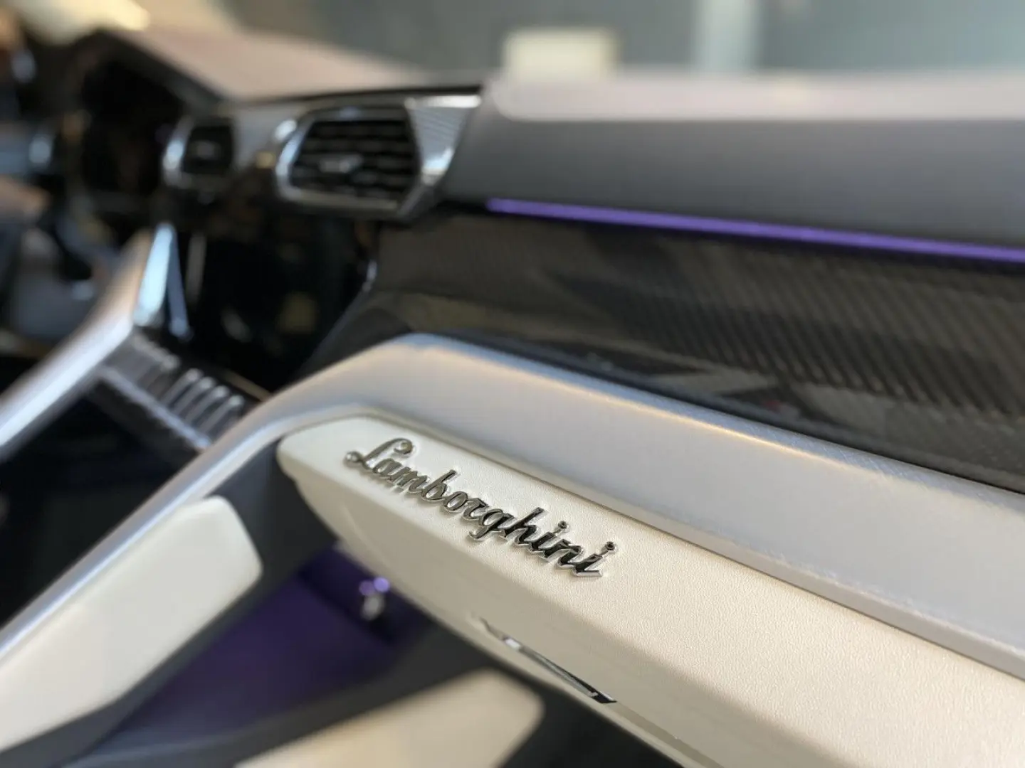 Urus S VollCarbon Pano. BangOlufsen