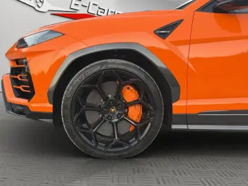 Urus 4.0 V8*ACC*B&O*PANORAMA*HEADUP*MASSAGE*LED*