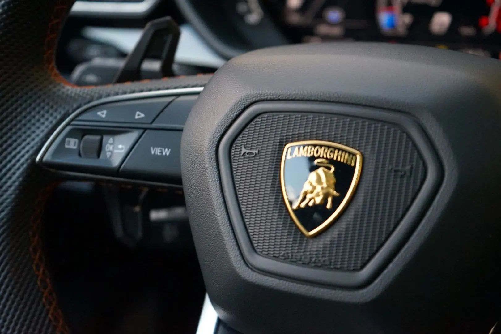 Urus 4.0 V8*ACC*B&O*PANORAMA*HEADUP*MASSAGE*LED*
