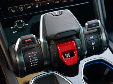Urus 4.0 V8*ACC*B&O*PANORAMA*HEADUP*MASSAGE*LED*