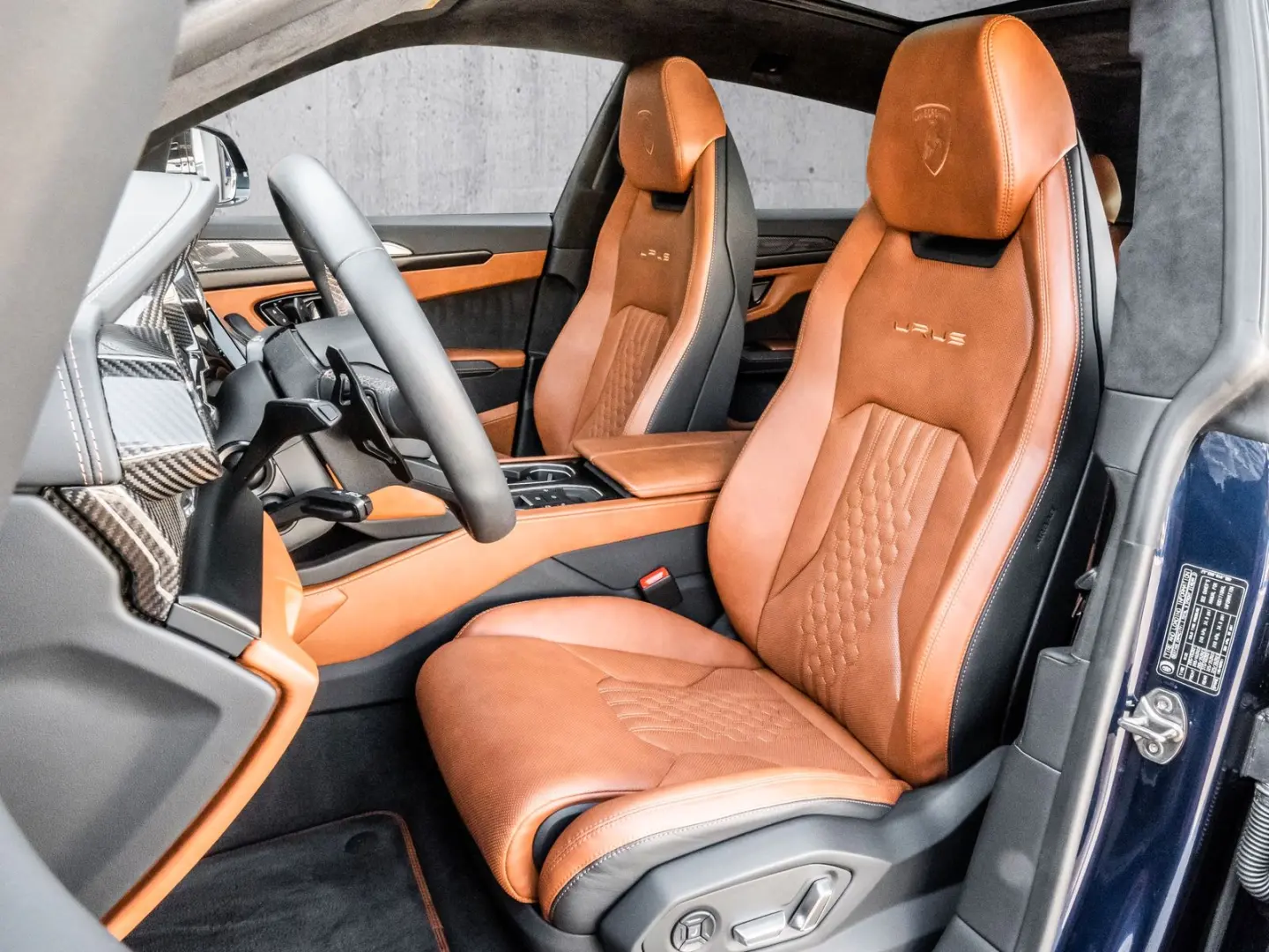 Urus S Blu Astraeus, Big Interior Carbon Pack
