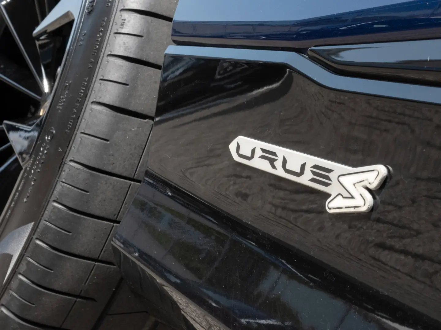 Urus S Blu Astraeus, Big Interior Carbon Pack