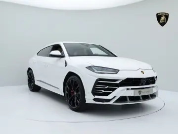 Urus MY22 I AKRAPOVIC I PANO I 23