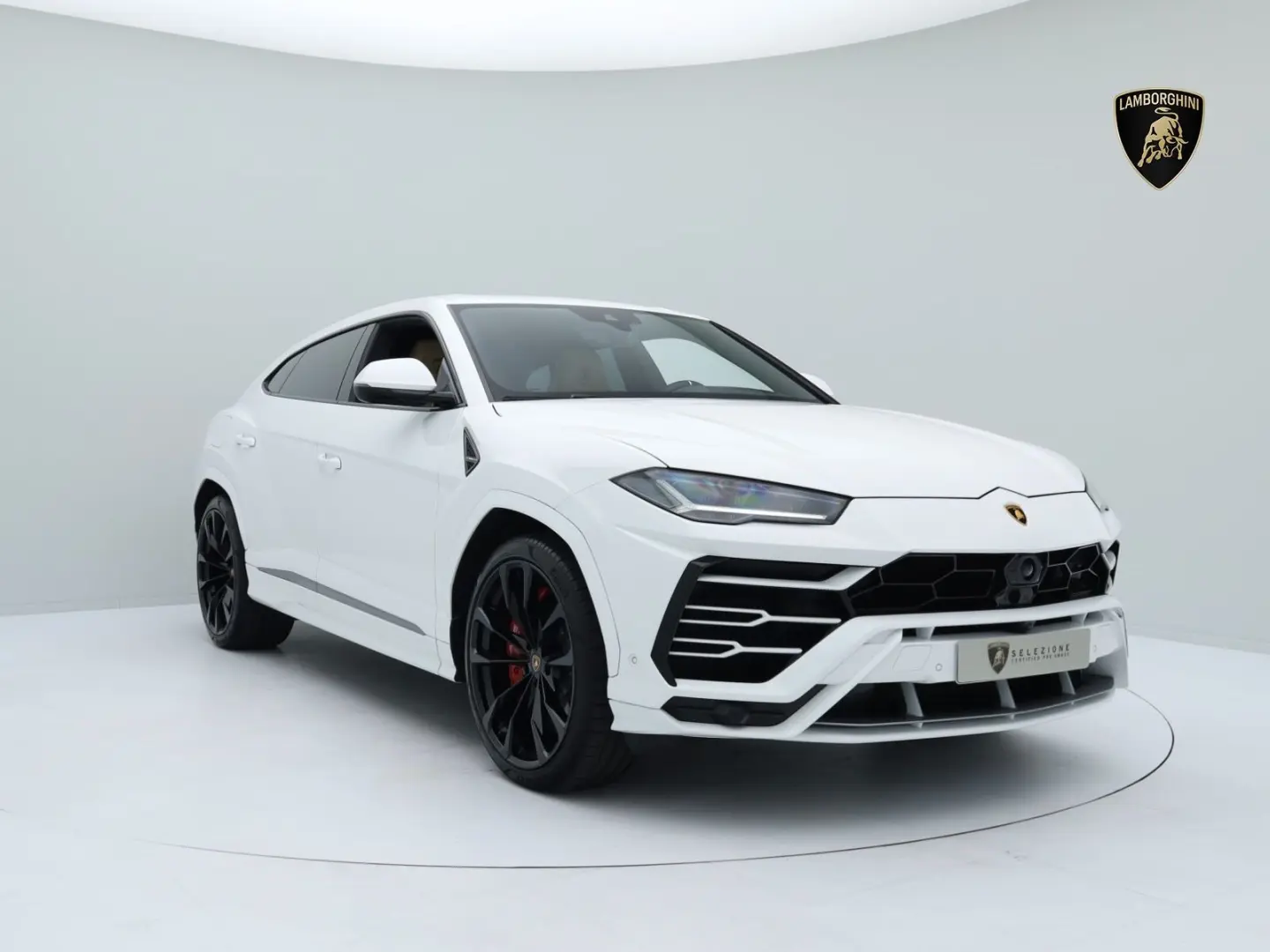 Urus MY22 I AKRAPOVIC I PANO I 23