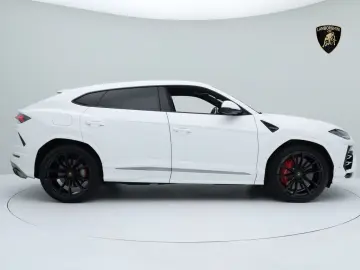 Urus MY22 I AKRAPOVIC I PANO I 23