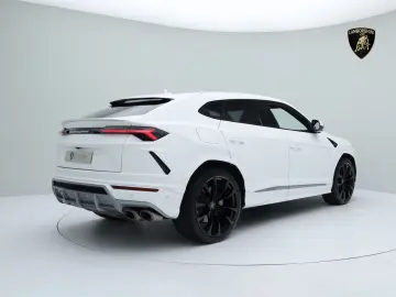 Urus MY22 I AKRAPOVIC I PANO I 23