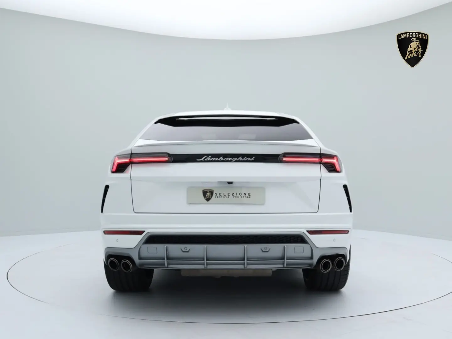 Urus MY22 I AKRAPOVIC I PANO I 23