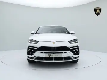 Urus MY22 I AKRAPOVIC I PANO I 23