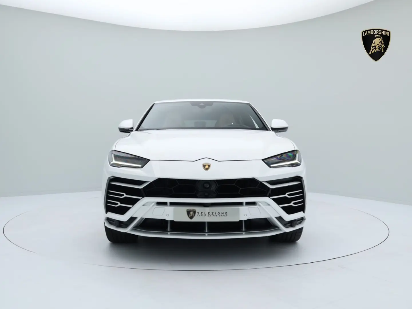 Urus MY22 I AKRAPOVIC I PANO I 23