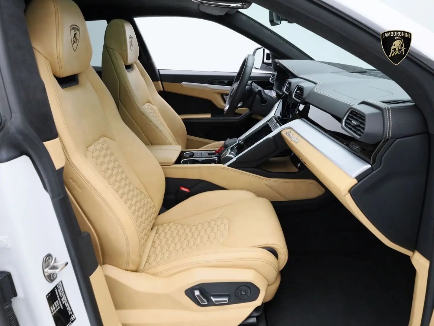 Urus MY22 I AKRAPOVIC I PANO I 23