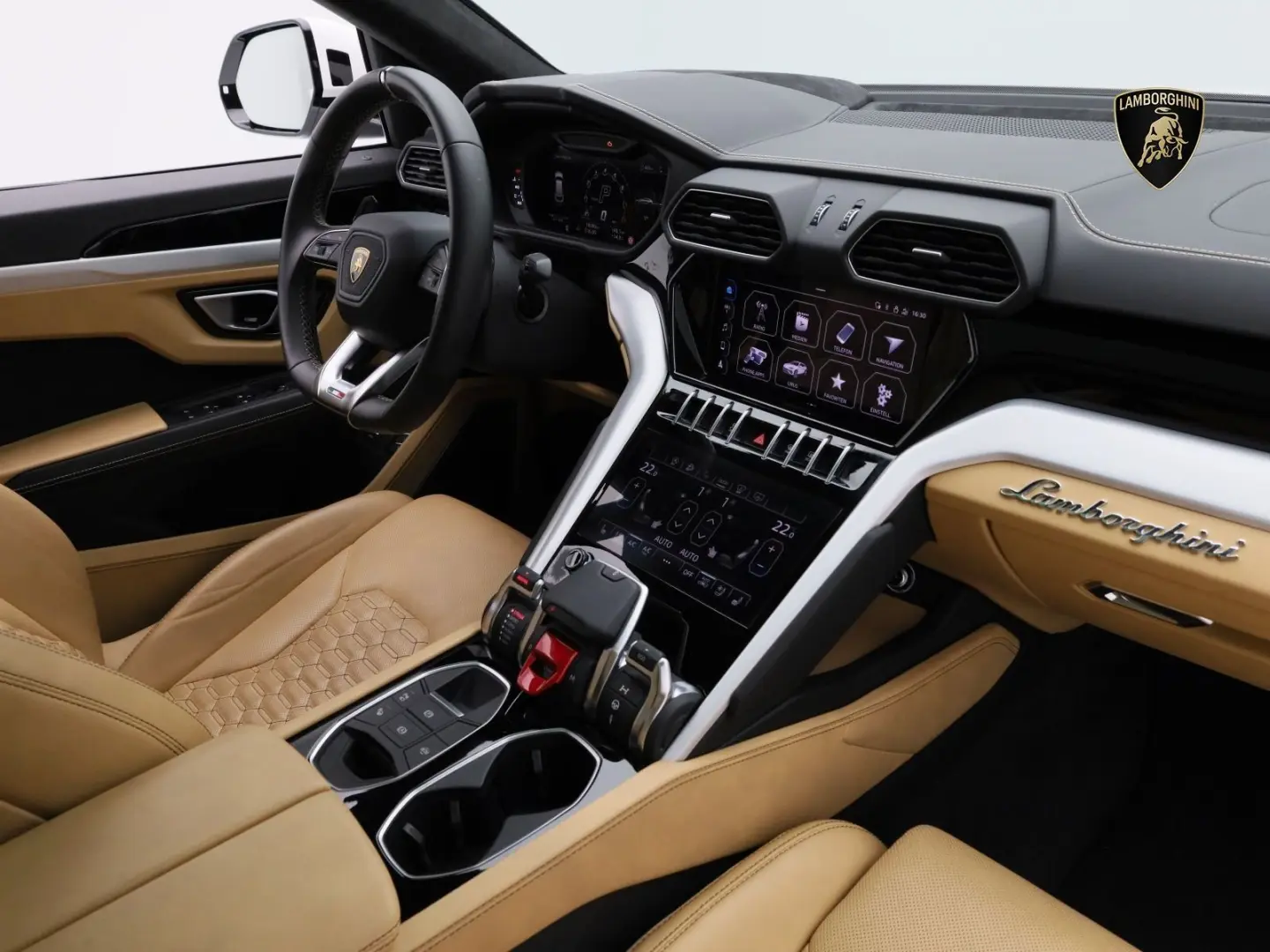 Urus MY22 I AKRAPOVIC I PANO I 23