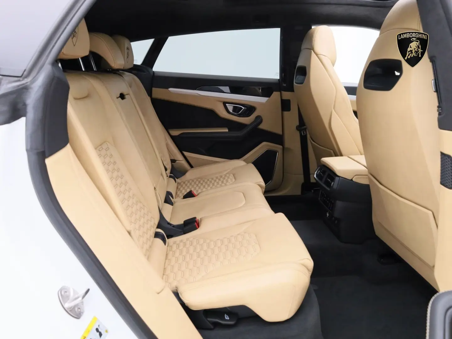 Urus MY22 I AKRAPOVIC I PANO I 23