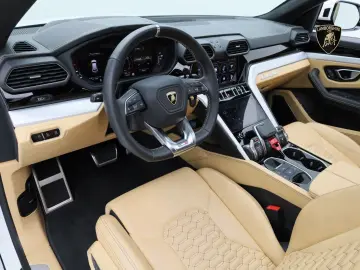 Urus MY22 I AKRAPOVIC I PANO I 23