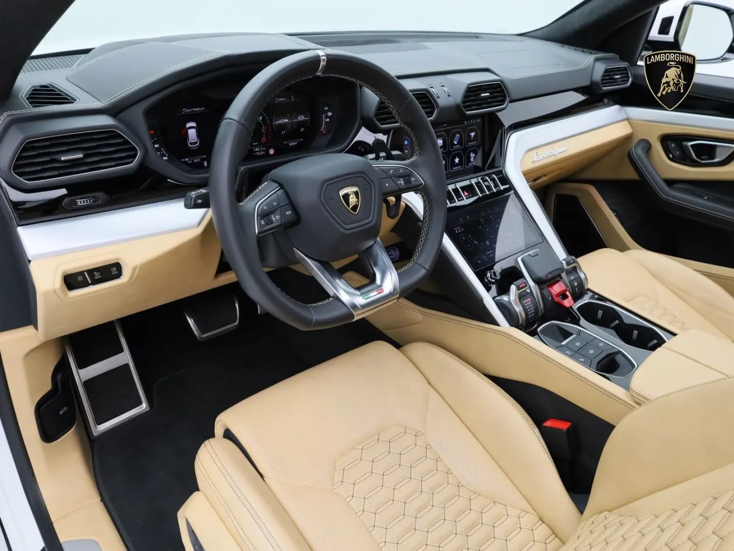Urus MY22 I AKRAPOVIC I PANO I 23