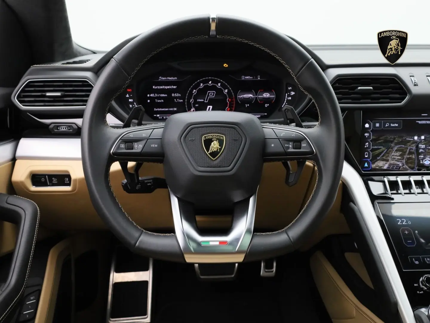 Urus MY22 I AKRAPOVIC I PANO I 23