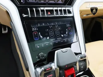 Urus MY22 I AKRAPOVIC I PANO I 23