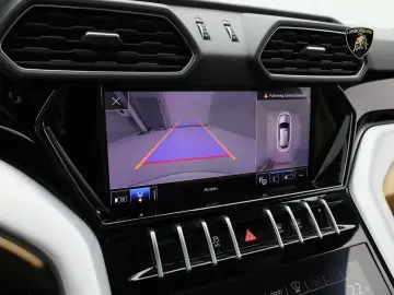 Urus MY22 I AKRAPOVIC I PANO I 23
