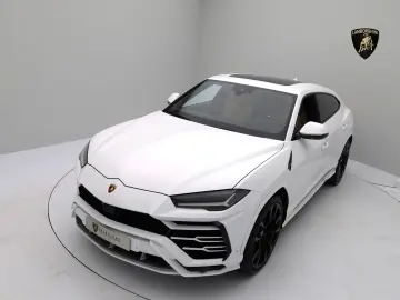Urus MY22 I AKRAPOVIC I PANO I 23