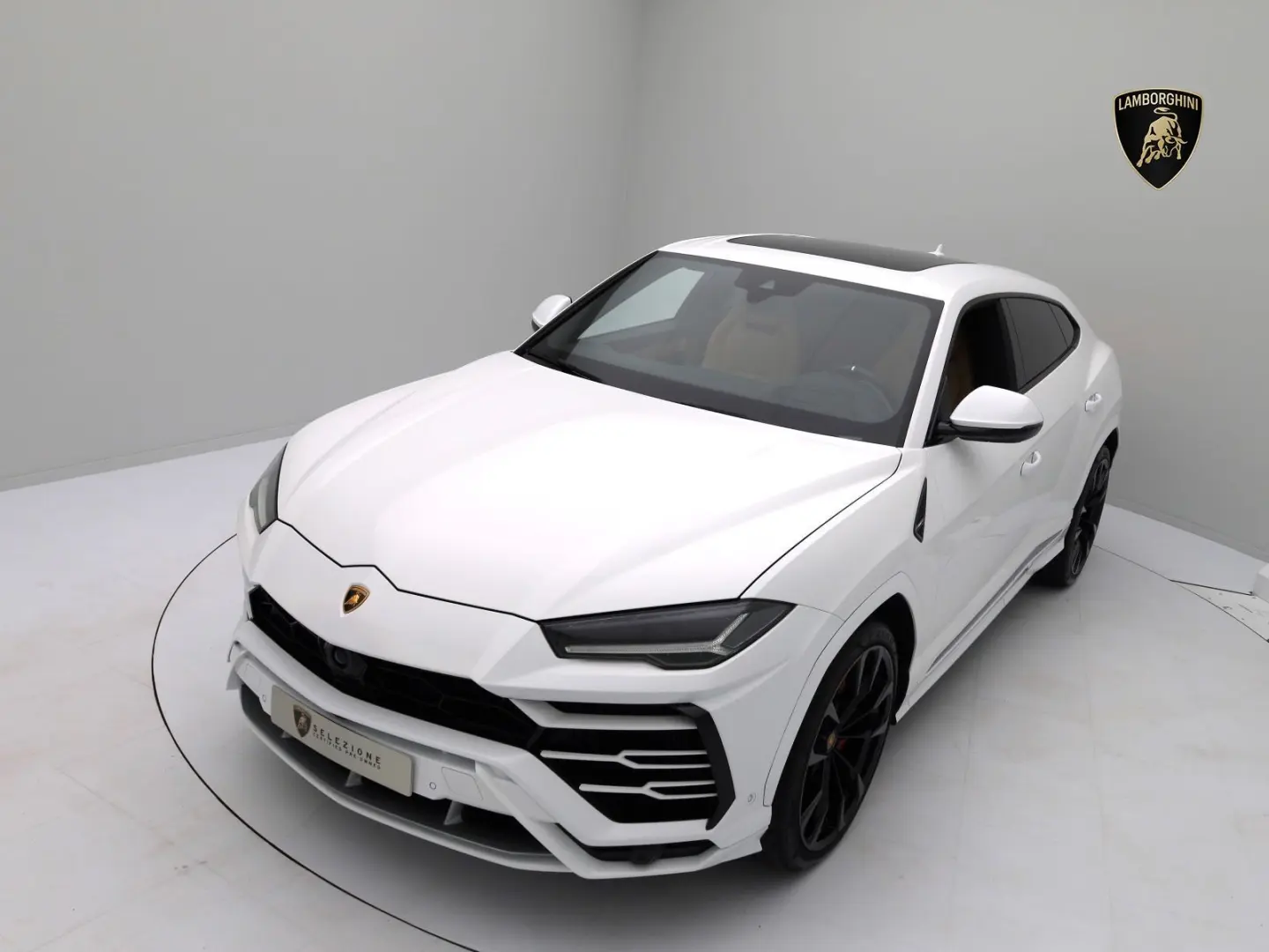 Urus MY22 I AKRAPOVIC I PANO I 23