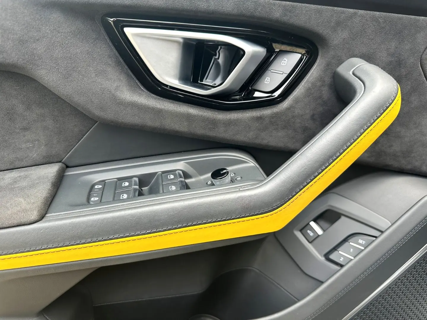Urus Graphite Capsule NEW SERVICE & Warranty