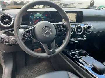A 180 Teilleder Navi Sitzheizung PDC Tempomat