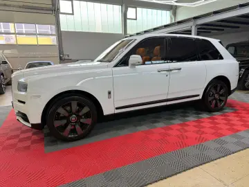 ROLLS ROYCE CULLINAN MANDARIN