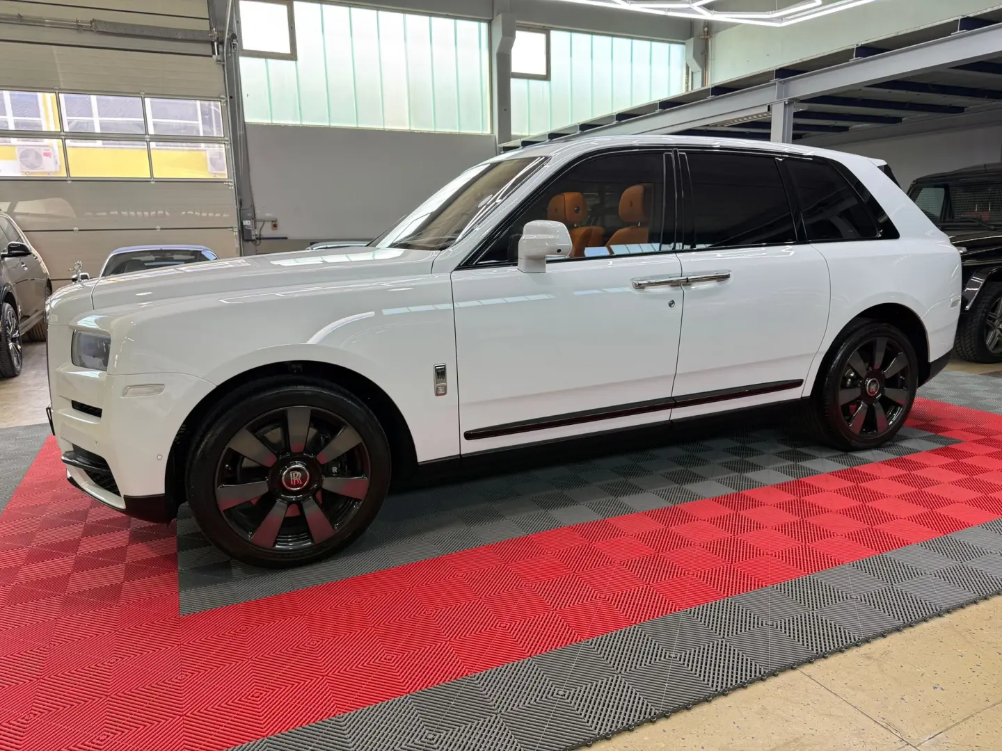 ROLLS ROYCE CULLINAN MANDARIN
