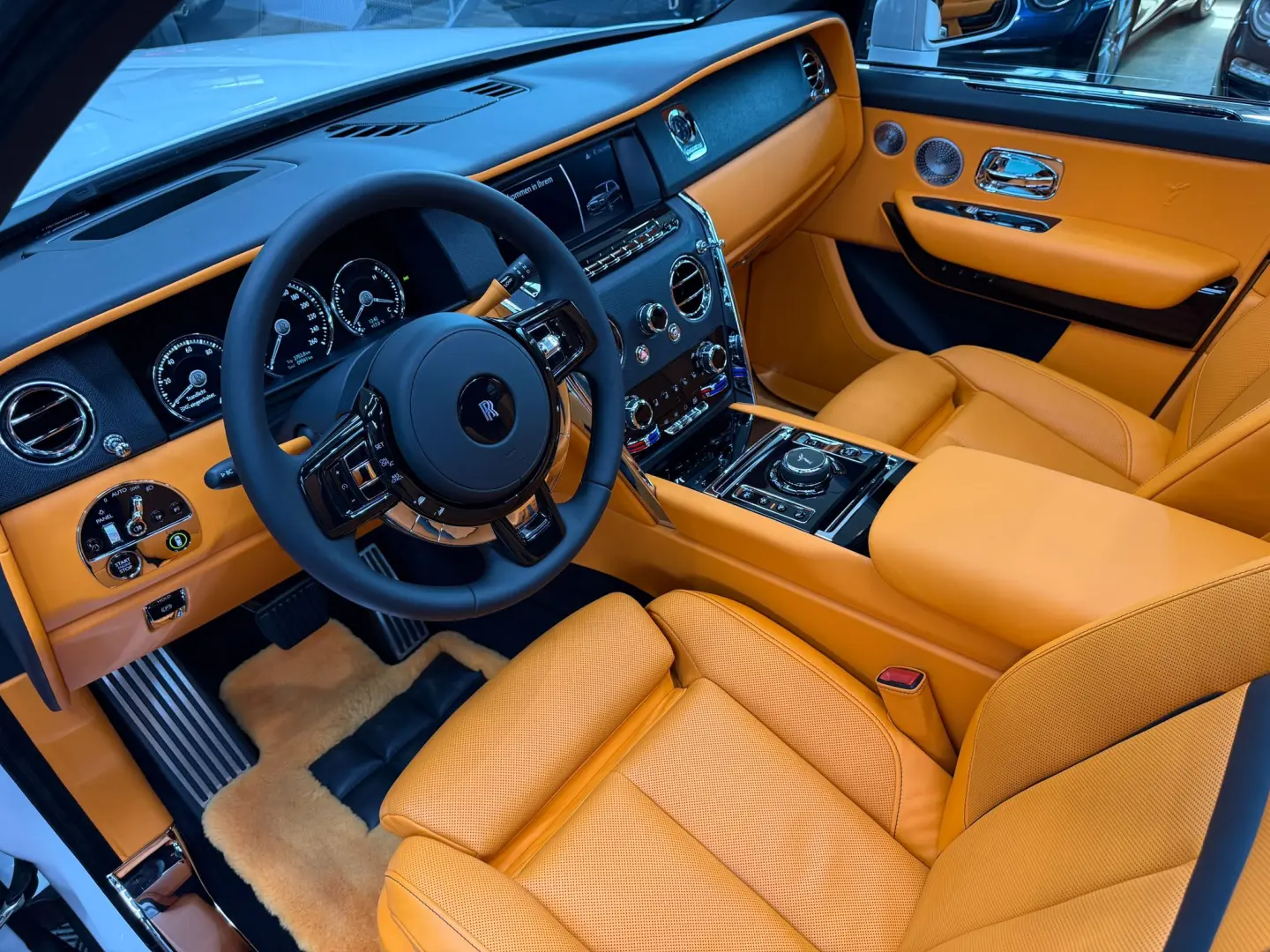 ROLLS ROYCE CULLINAN MANDARIN