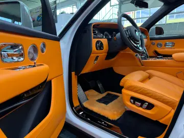 ROLLS ROYCE CULLINAN MANDARIN