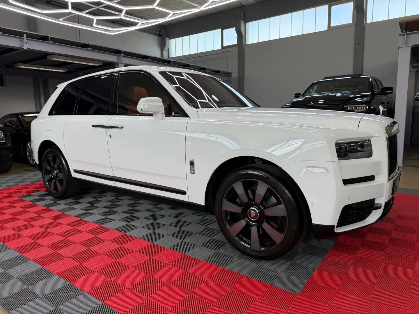 ROLLS ROYCE CULLINAN MANDARIN
