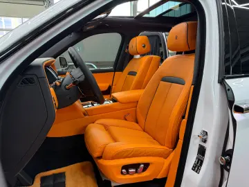 ROLLS ROYCE CULLINAN MANDARIN