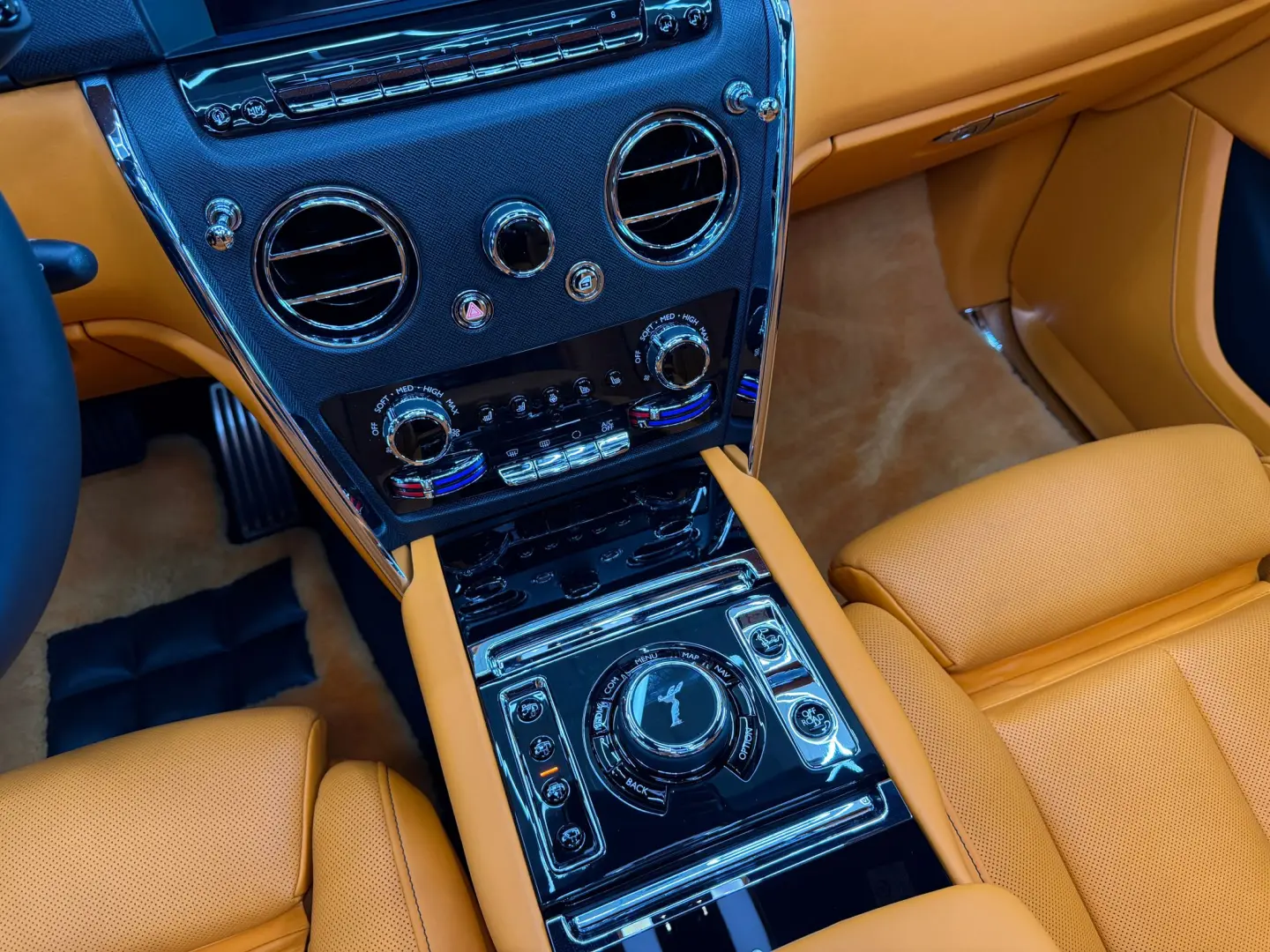 ROLLS ROYCE CULLINAN MANDARIN